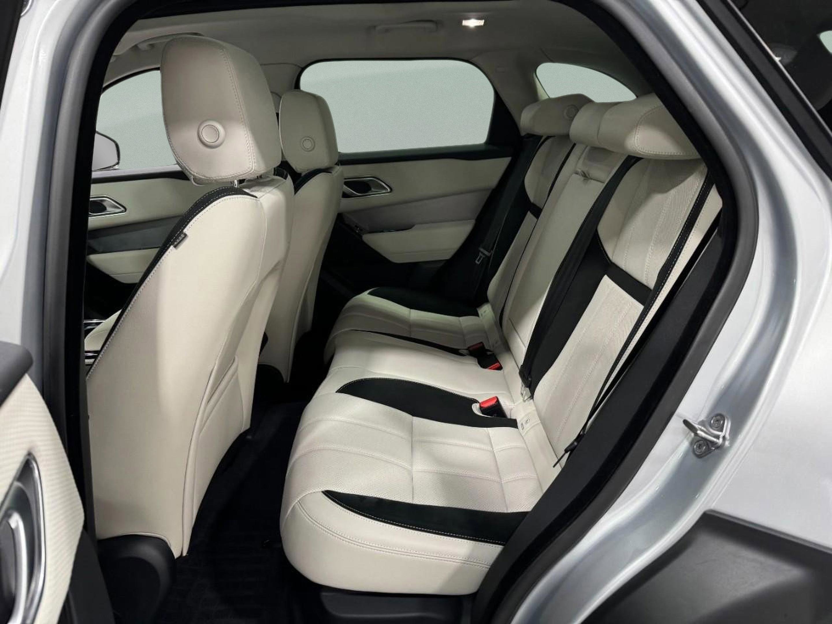 Used 2023 Land Rover Range Rover Velar R-Dynamic S image 8