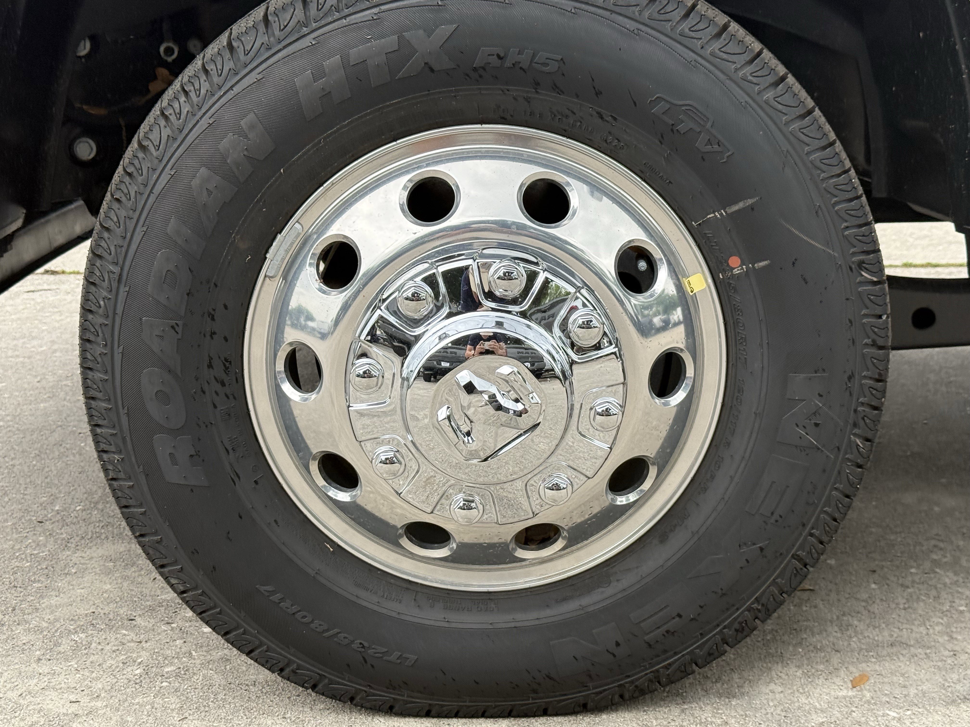 New 2026 RAM 3500 Laramie AWD/4WD image 9