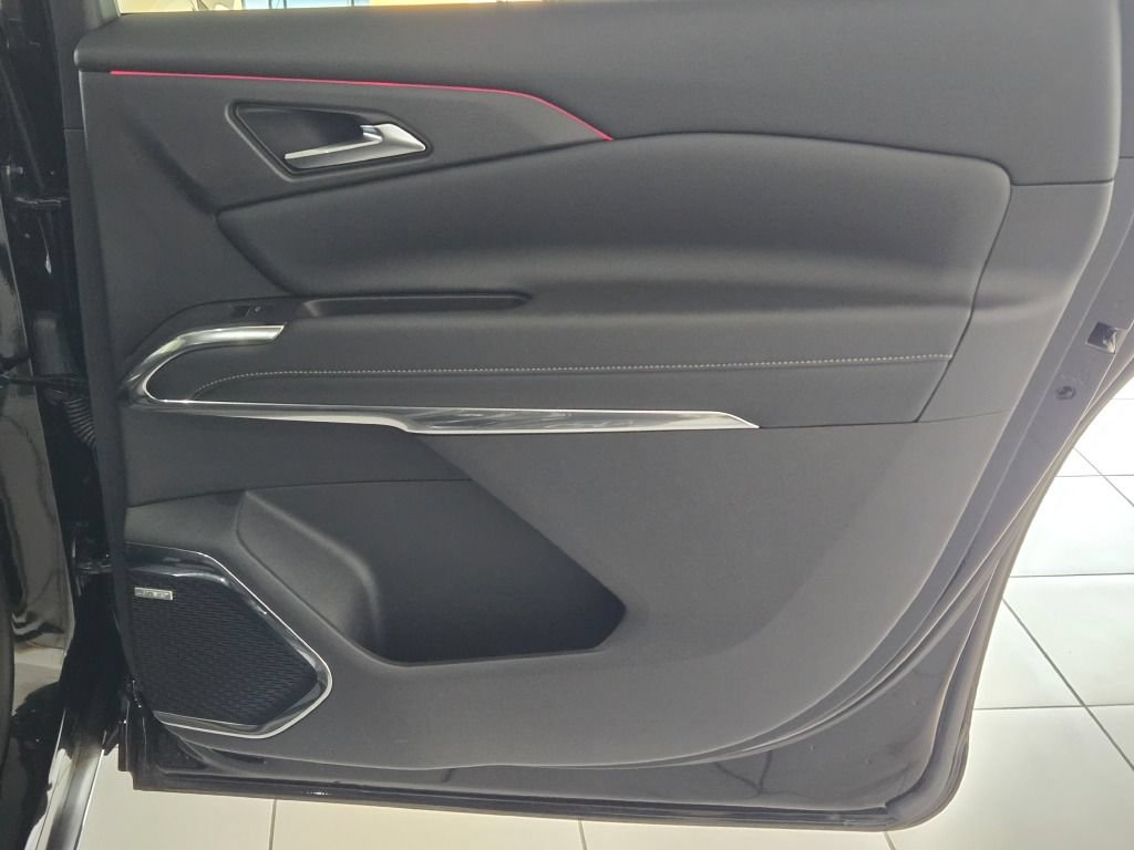Certified 2025 Chevrolet Traverse High Country w/ LPO, Floor Liner Package AWD/4WD image 9