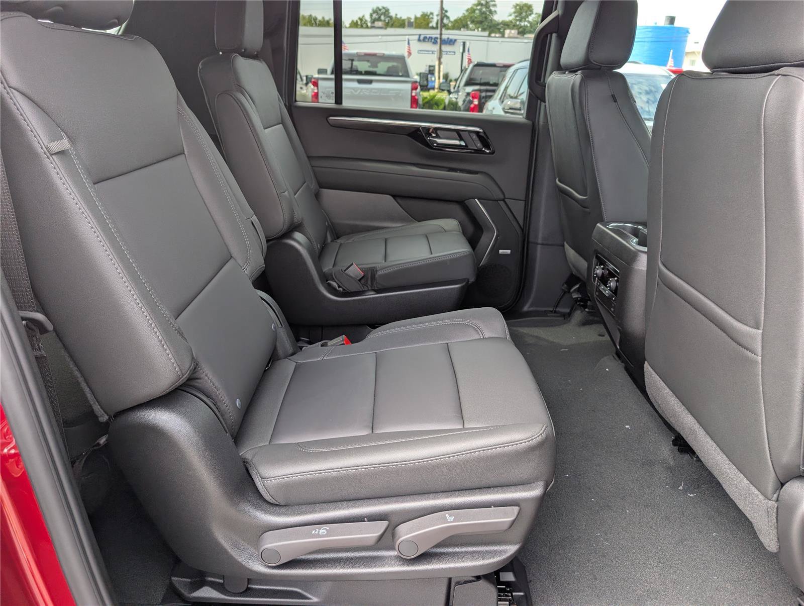 New 2026 Chevrolet Suburban Z71 w/ Comfort Package AWD/4WD image 8