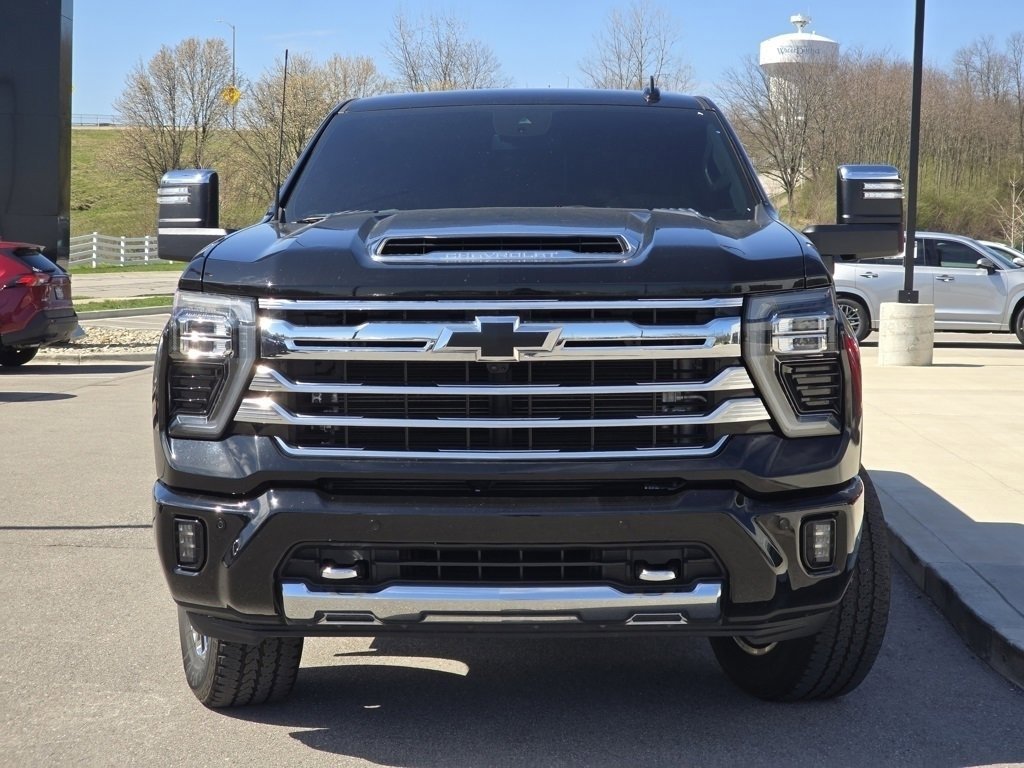 Used 2024 Chevrolet Silverado 3500 High Country AWD/4WD image 3