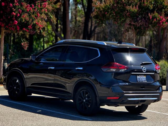 Used 2020 Nissan Rogue SV image 12