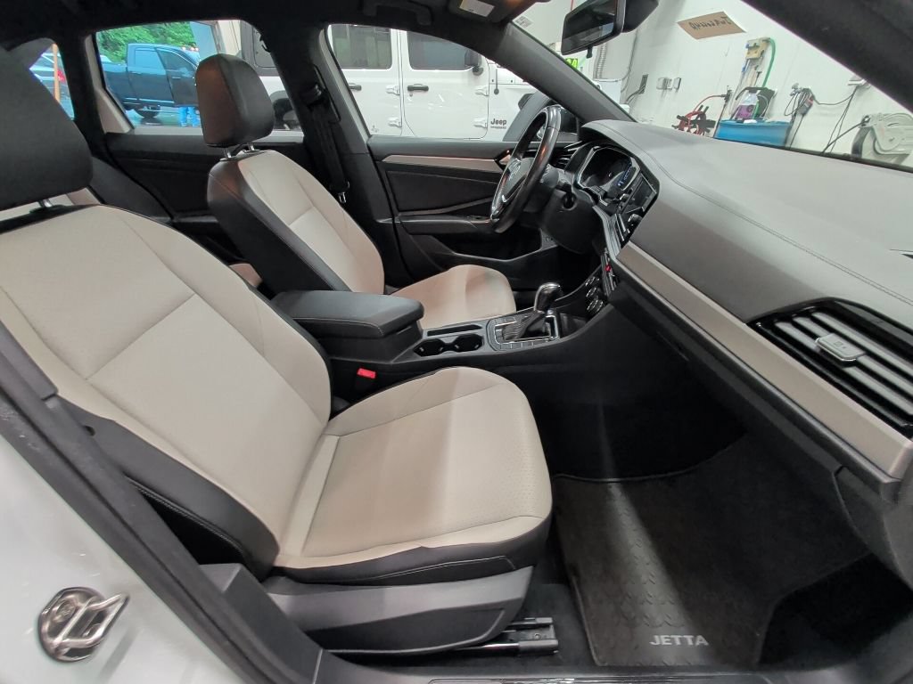 Used 2019 Volkswagen Jetta R-Line FWD image 15