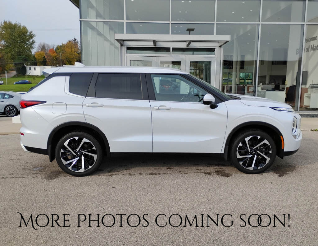 Used 2024 Mitsubishi Outlander SE AWD/4WD image 2
