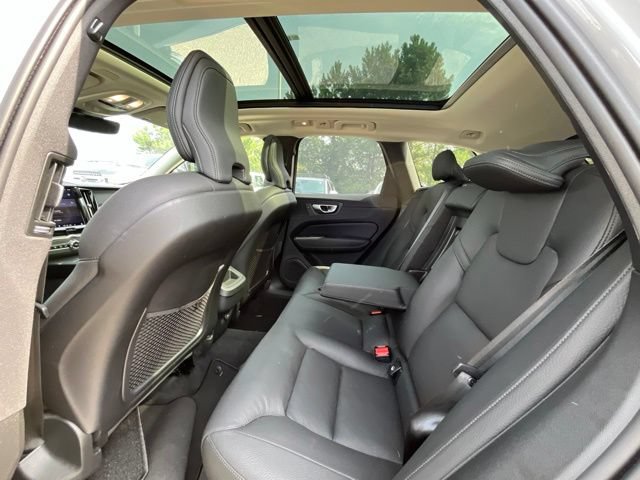 Used 2025 Volvo XC60 B5 Plus AWD/4WD image 14
