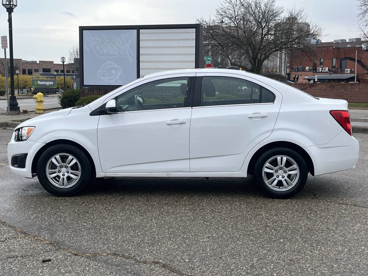 Used 2016 Chevrolet Sonic LT image 10