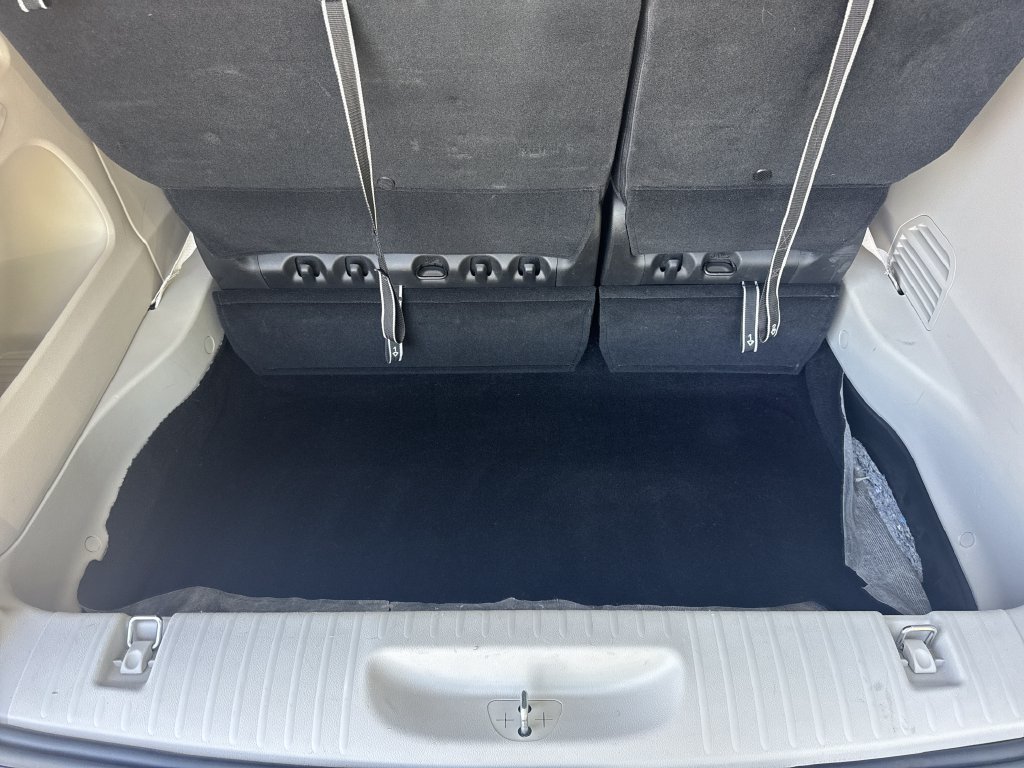 Used 2024 Chrysler Pacifica Touring-L FWD image 18