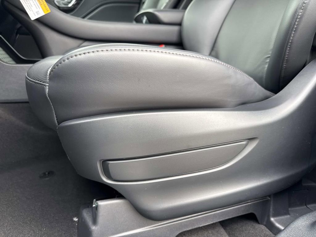 New 2026 Lincoln Aviator AWD image 20