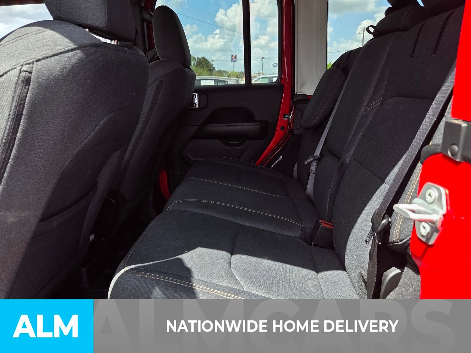 Used 2025 Jeep Wrangler Unlimited Sahara w/ Safety Group image 5