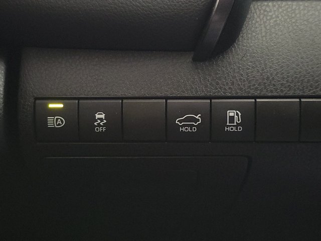 Used 2022 Toyota Camry XSE FWD image 33