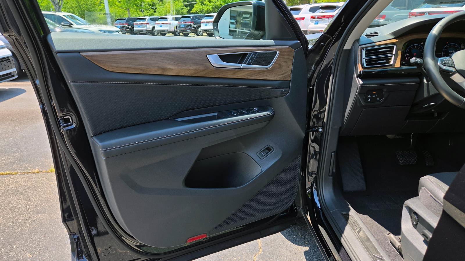 Used 2026 Volkswagen Atlas SE FWD image 18
