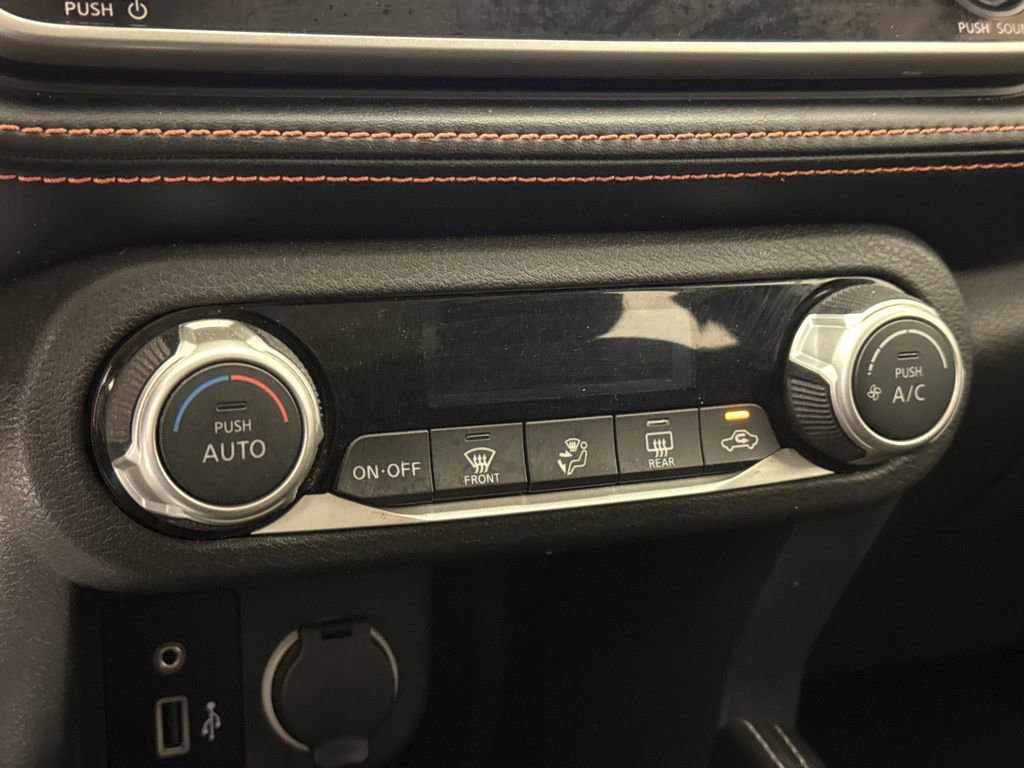 Used 2018 Nissan Kicks SR image 24