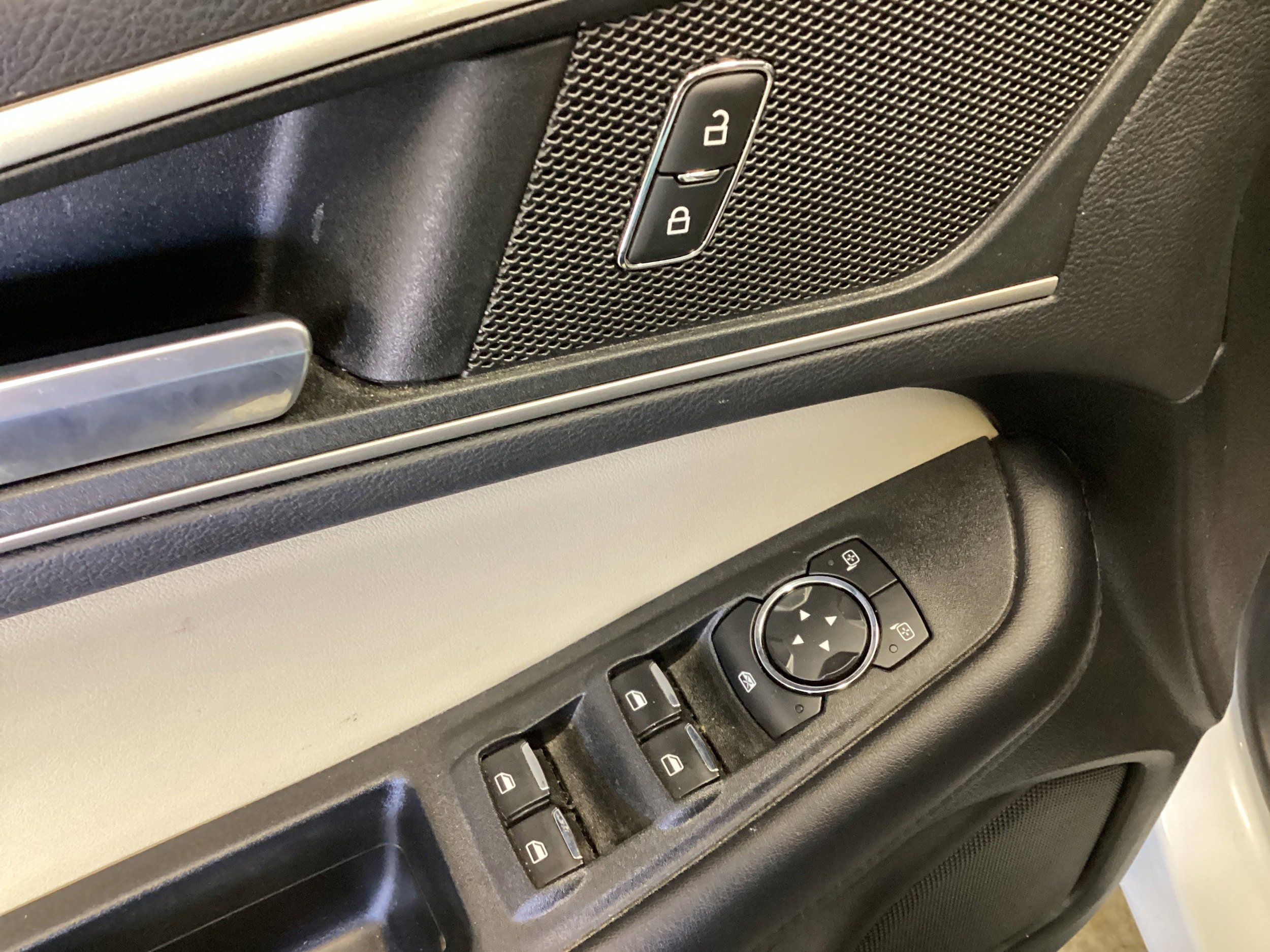 Used 2022 Ford Edge SEL AWD/4WD image 14