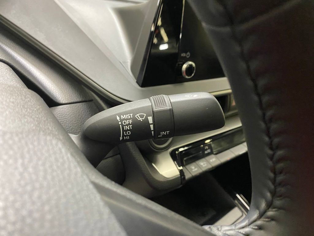 Used 2025 Toyota Prius LE image 31