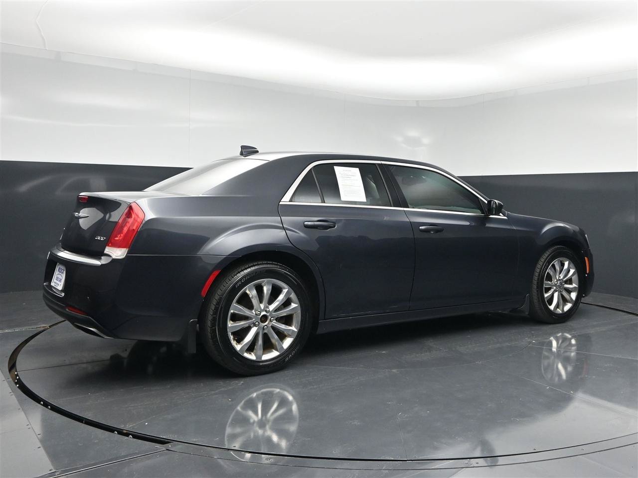 Used 2017 Chrysler 300 Limited w/ Value Package AWD/4WD image 5