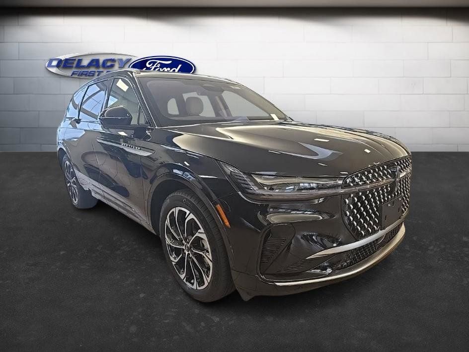 Used 2025 Lincoln Nautilus Reserve image 8