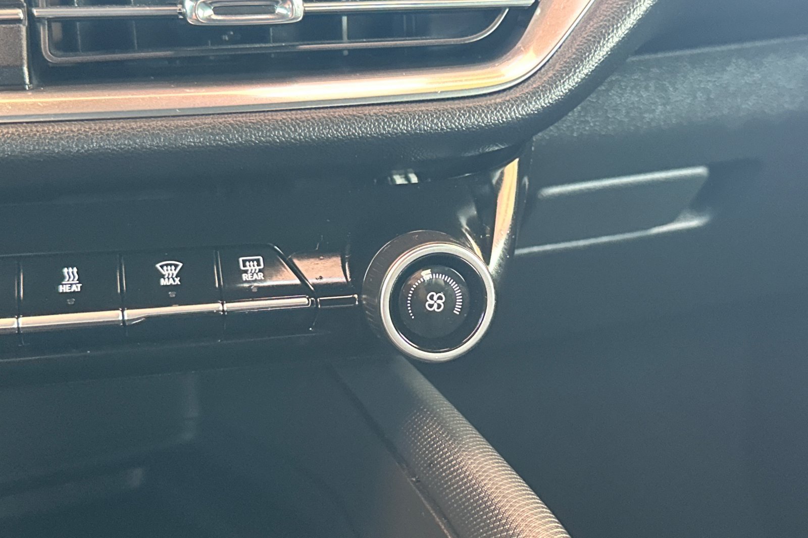 Used 2024 Chevrolet Equinox EV LT FWD image 30