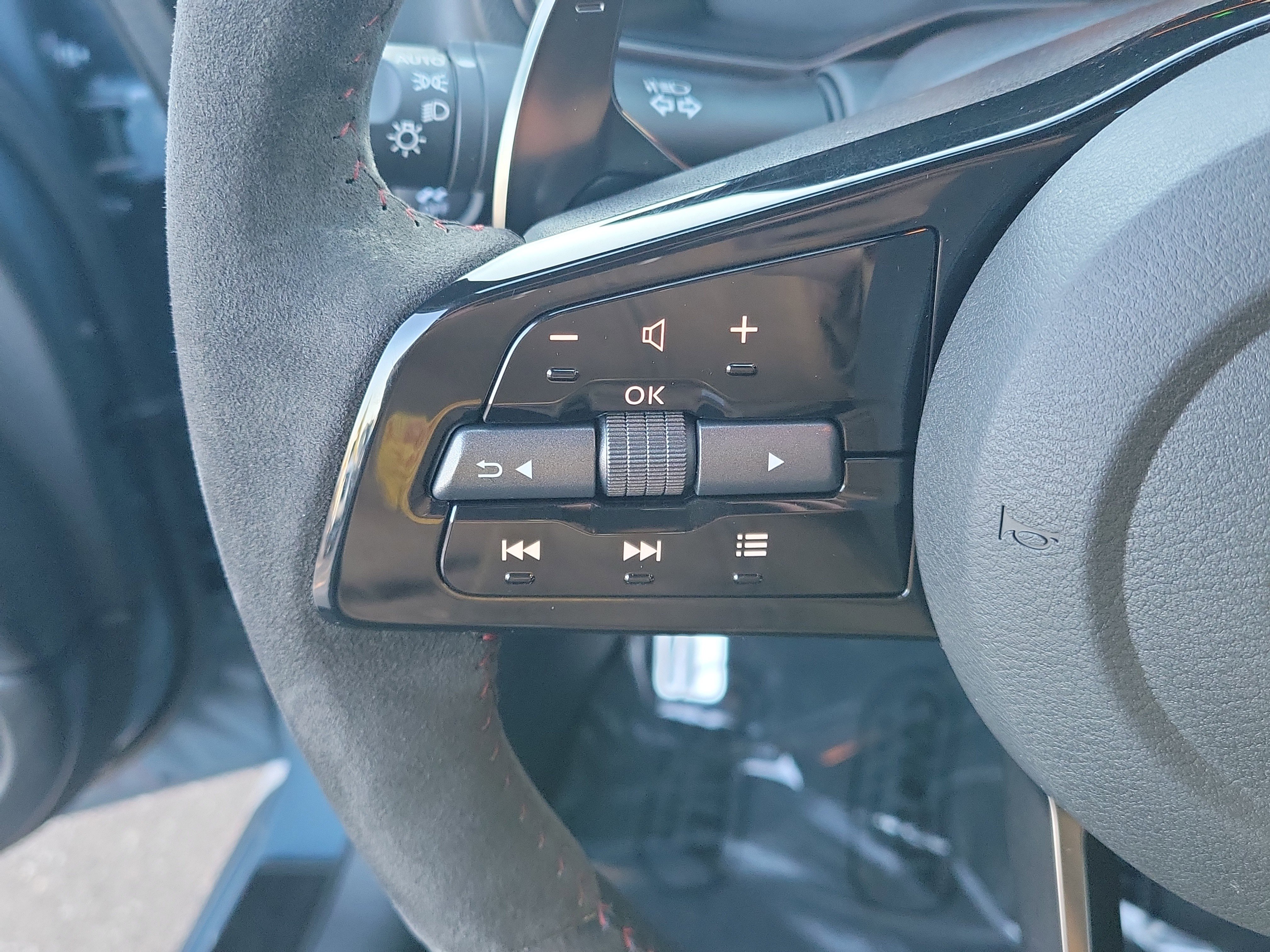 Used 2024 Nissan Z NISMO w/ Floor Mat Package image 23