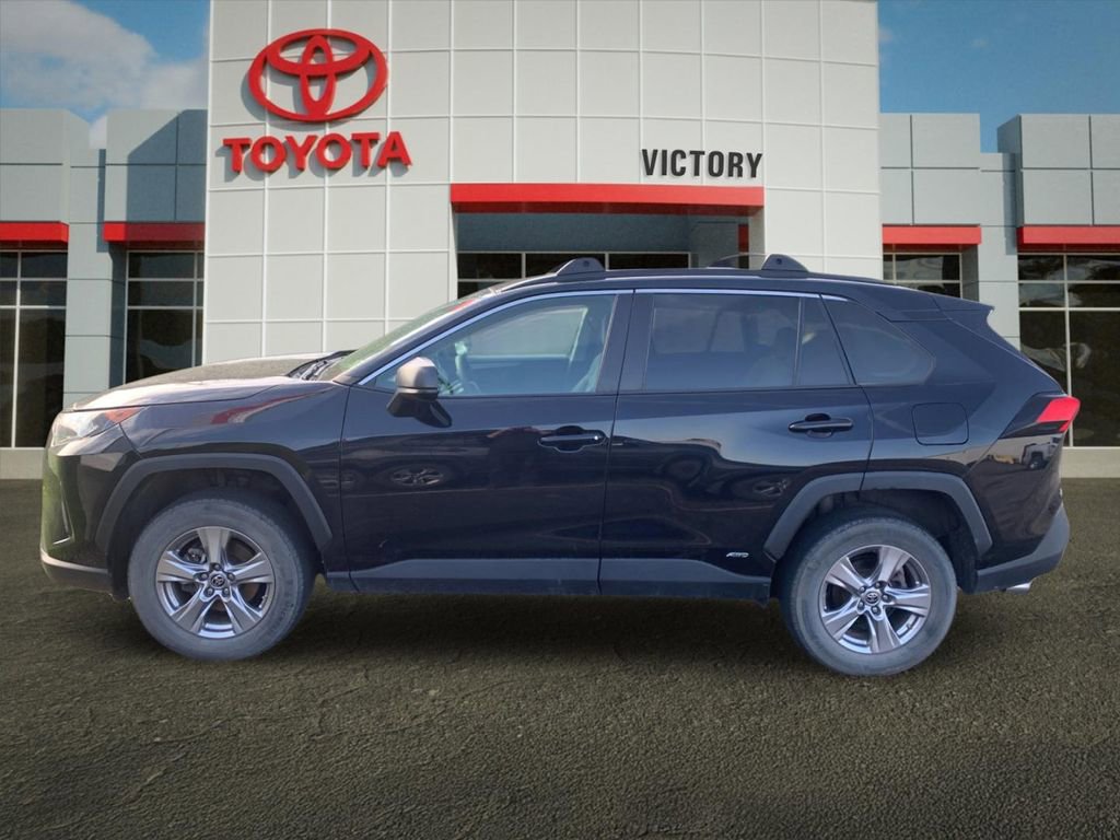 Used 2022 Toyota RAV4 LE AWD/4WD image 6