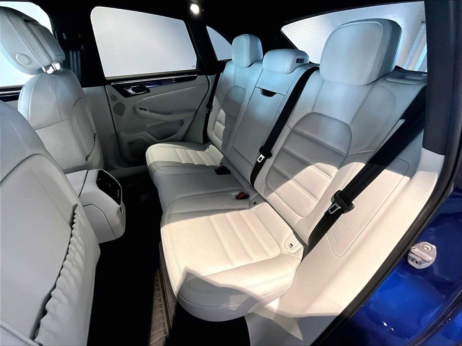 Used 2025 Porsche Macan Turbo image 31