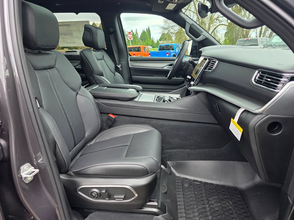 New 2026 Jeep Grand Wagoneer L Limited AWD/4WD image 28