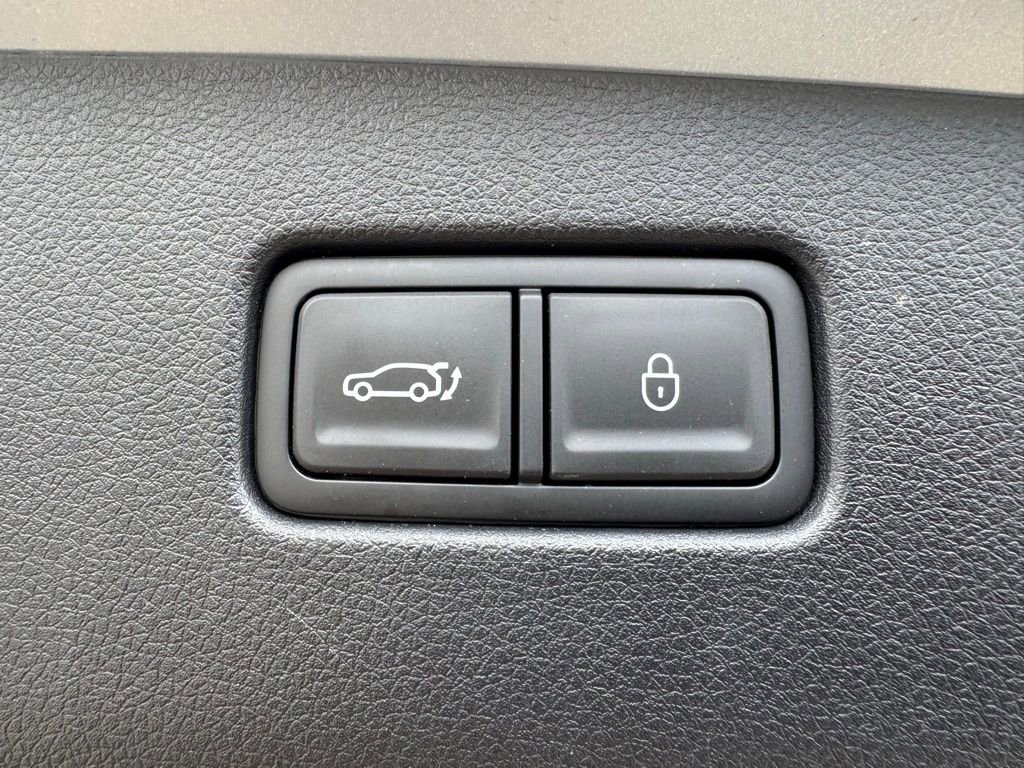 Used 2025 Genesis GV70 3.5T Sport image 37