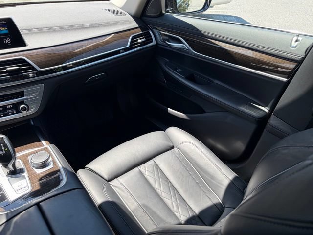 Used 2022 BMW 740i xDrive AWD/4WD image 35