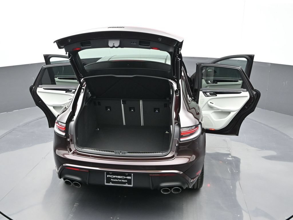 Certified 2026 Porsche Macan AWD/4WD image 30