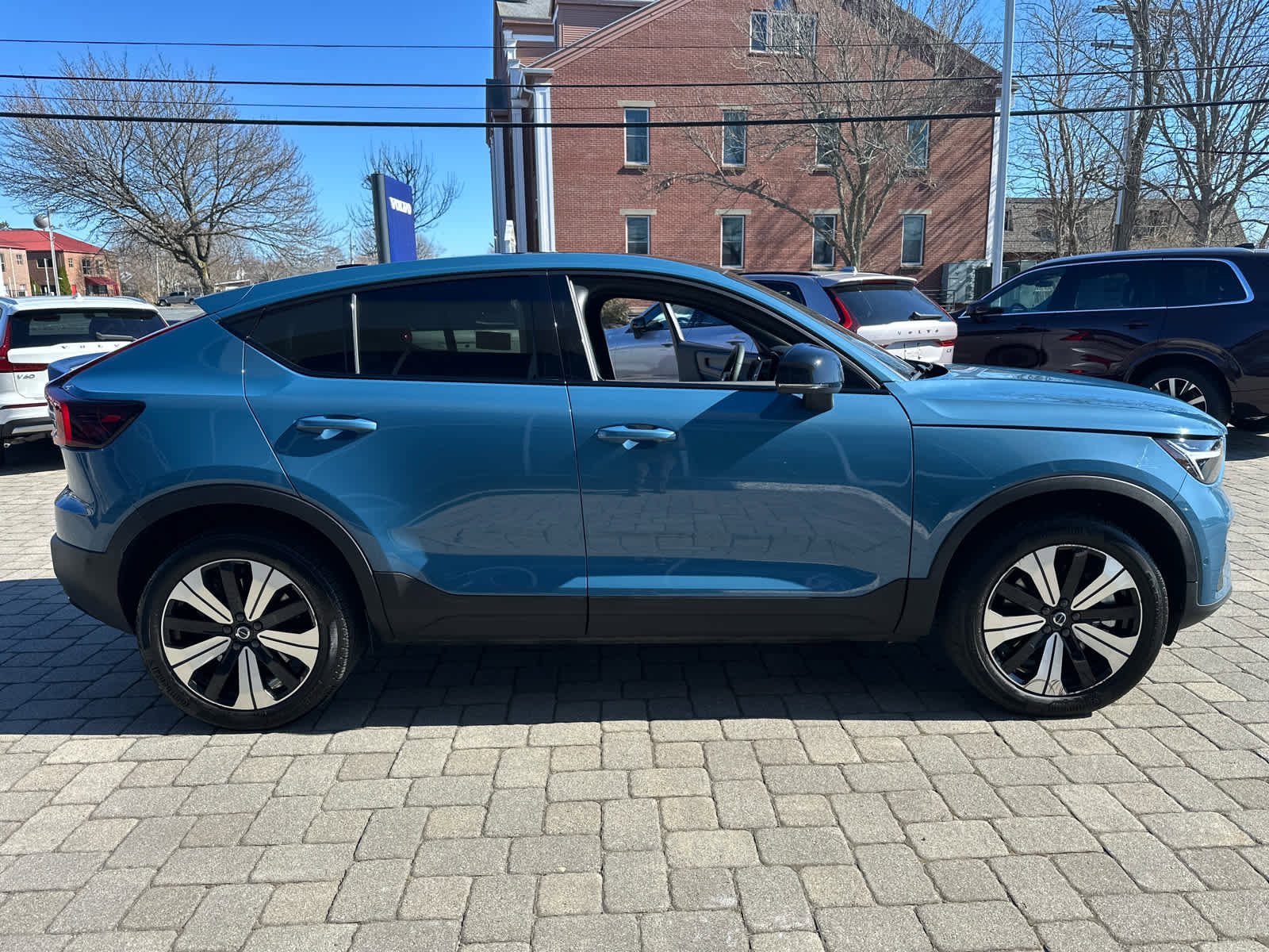 Used 2023 Volvo C40 P8 Recharge Plus image 35