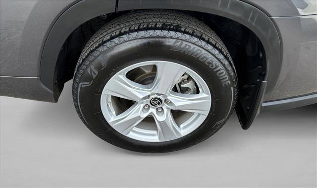 Used 2024 Toyota Highlander LE image 9