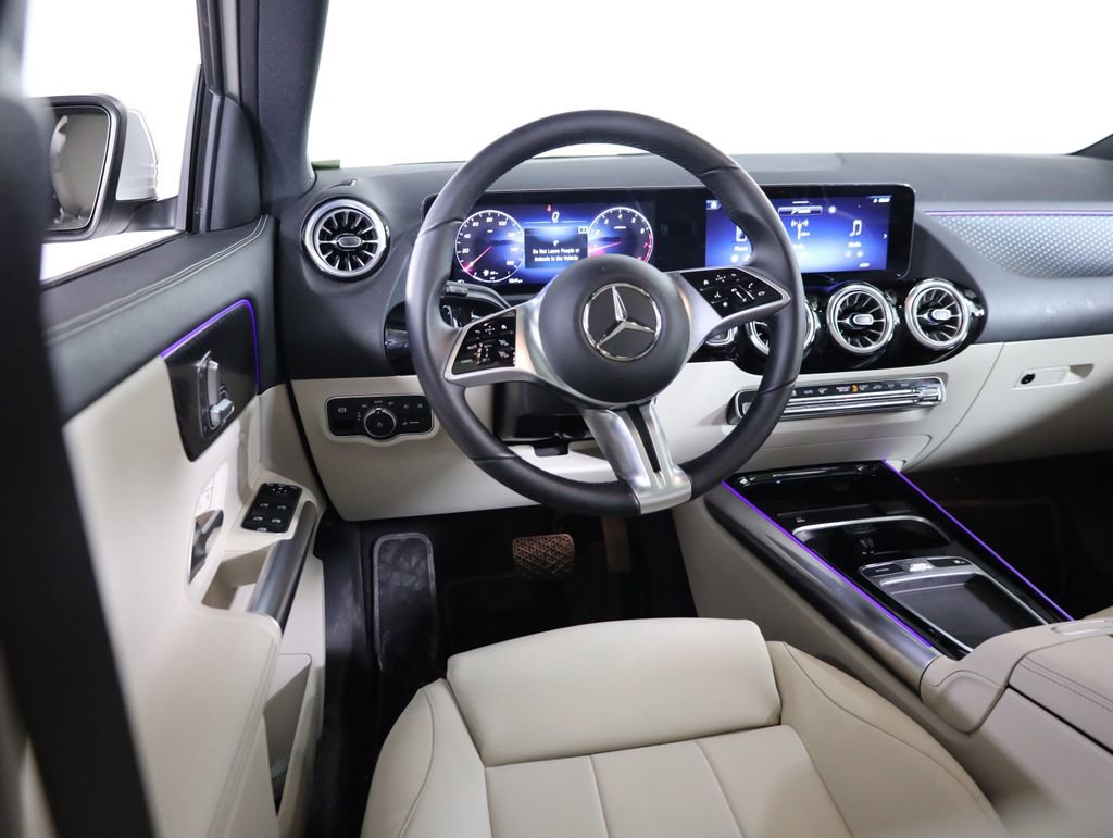 Used 2025 Mercedes-Benz GLA 250 4MATIC image 27