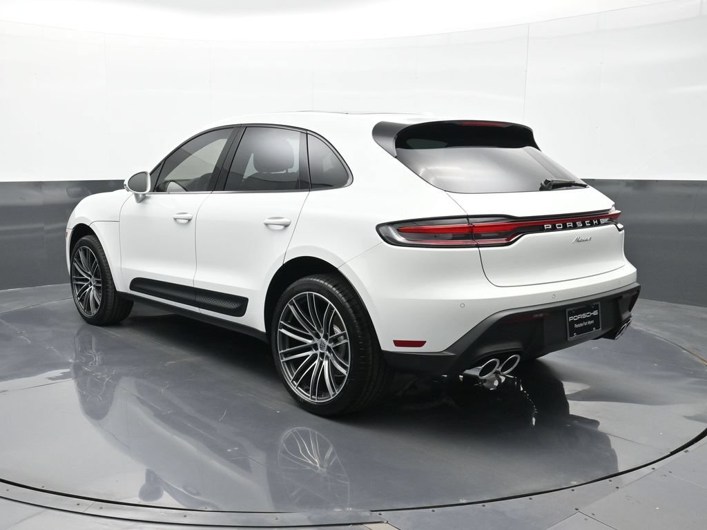 Certified 2025 Porsche Macan AWD/4WD image 3