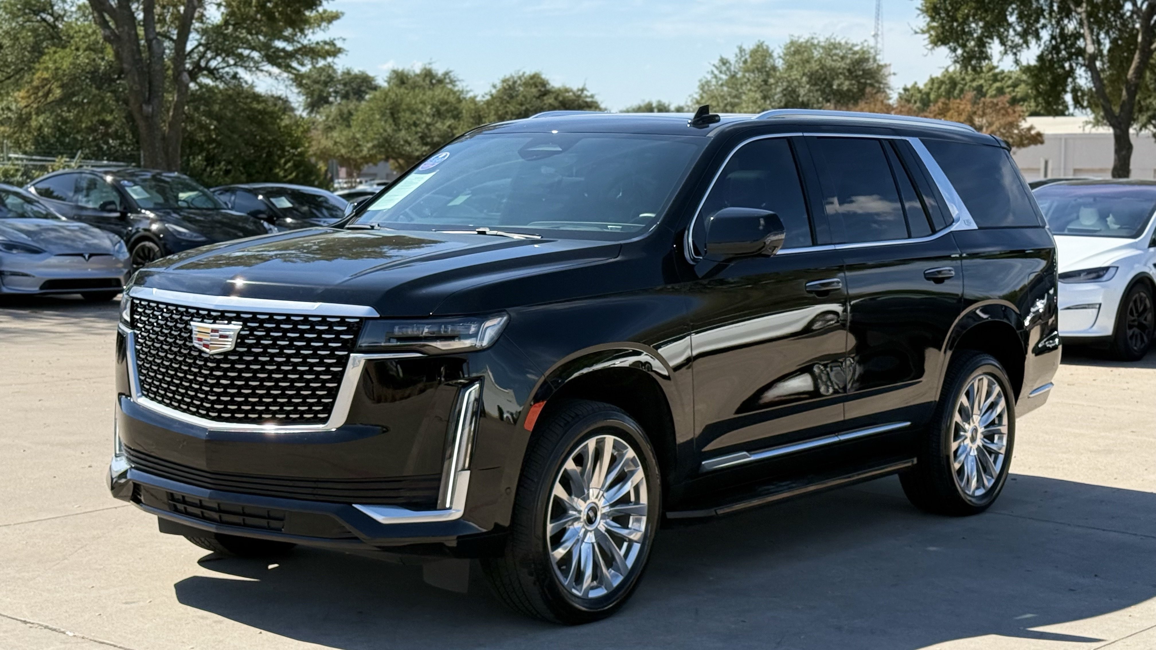 Used 2024 Cadillac Escalade Premium Luxury w/ Performance Package AWD/4WD image 18