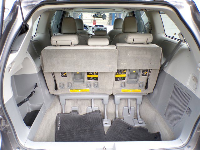 Used 2013 Toyota Sienna XLE FWD image 23