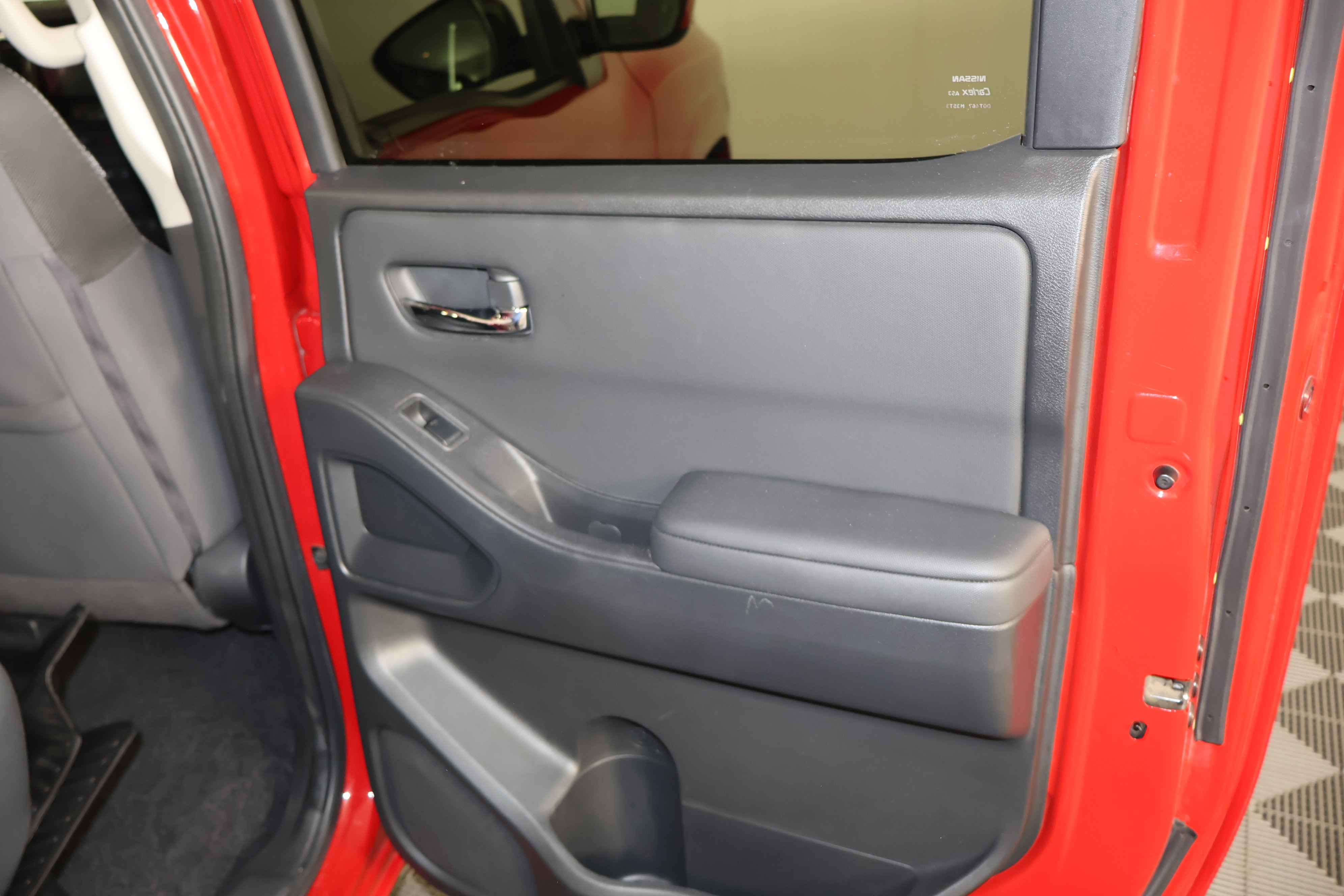 Used 2024 Nissan Frontier SV image 46