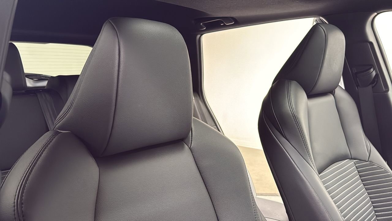 Certified 2024 Toyota Corolla Cross XSE w/ Convenience Package image 19