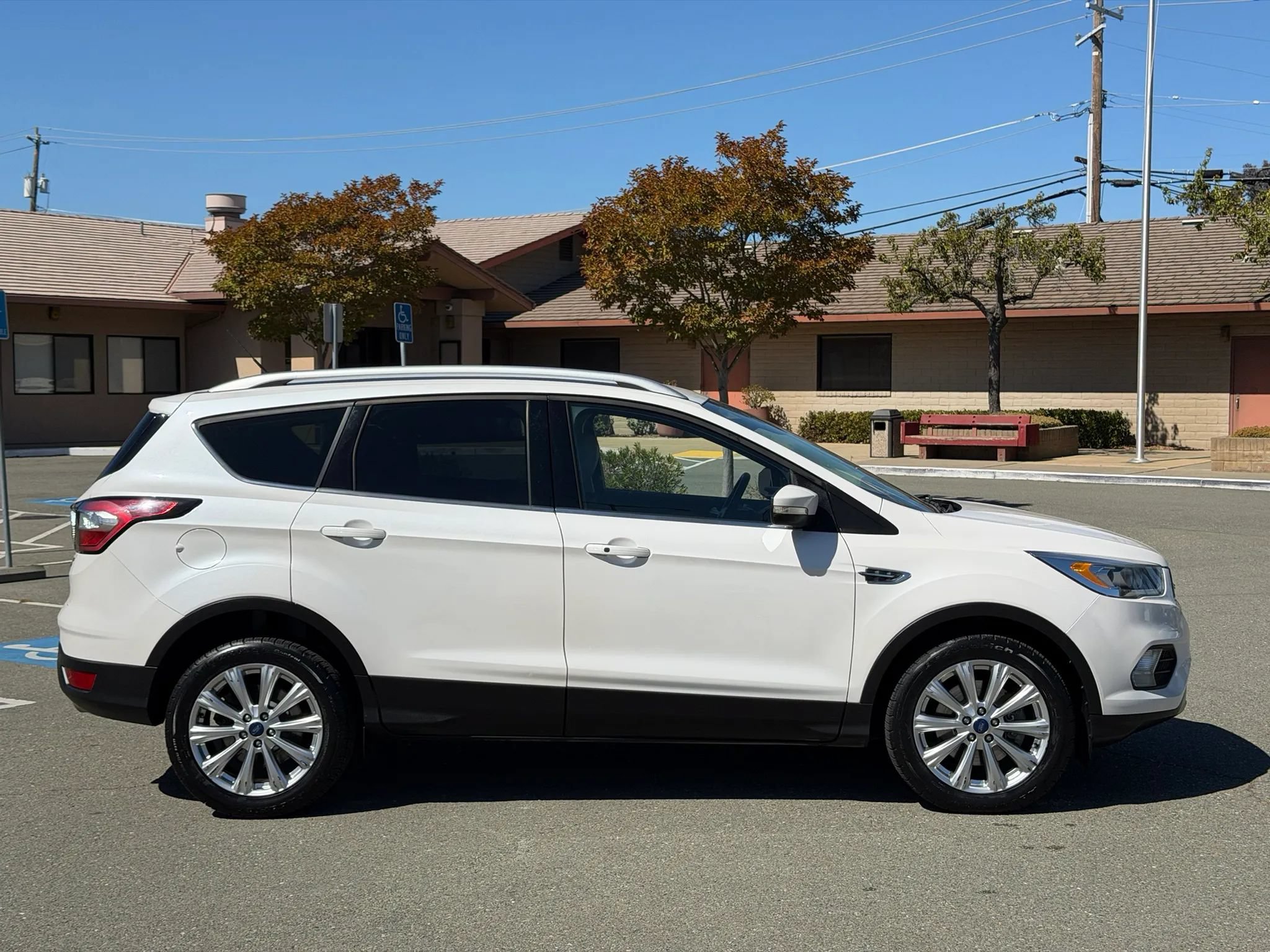 Used 2017 Ford Escape Titanium FWD image 11