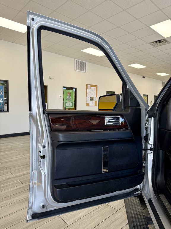 Used 2017 Lincoln Navigator L Reserve AWD/4WD image 15