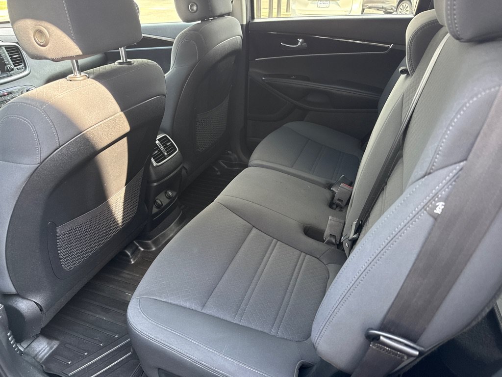 Used 2020 Kia Sorento LX AWD/4WD image 10