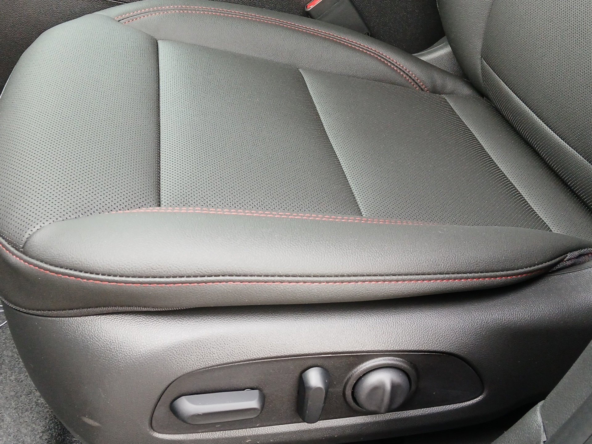 New 2026 Chevrolet Trax RS w/ Driver Confidence Package image 19