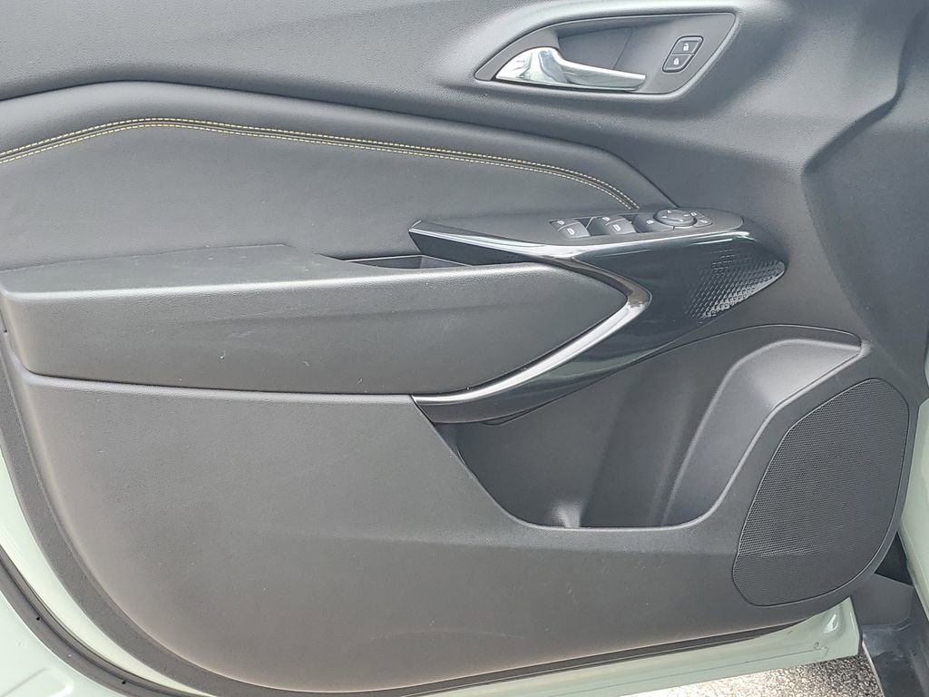 Used 2025 Chevrolet Trax ACTIV w/ Driver Confidence Package image 22