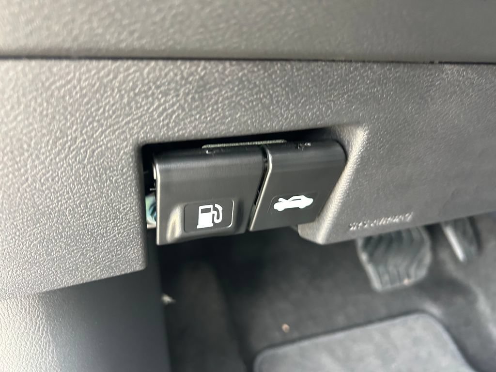 Used 2024 Nissan Versa SV w/ Trunk Package FWD image 38