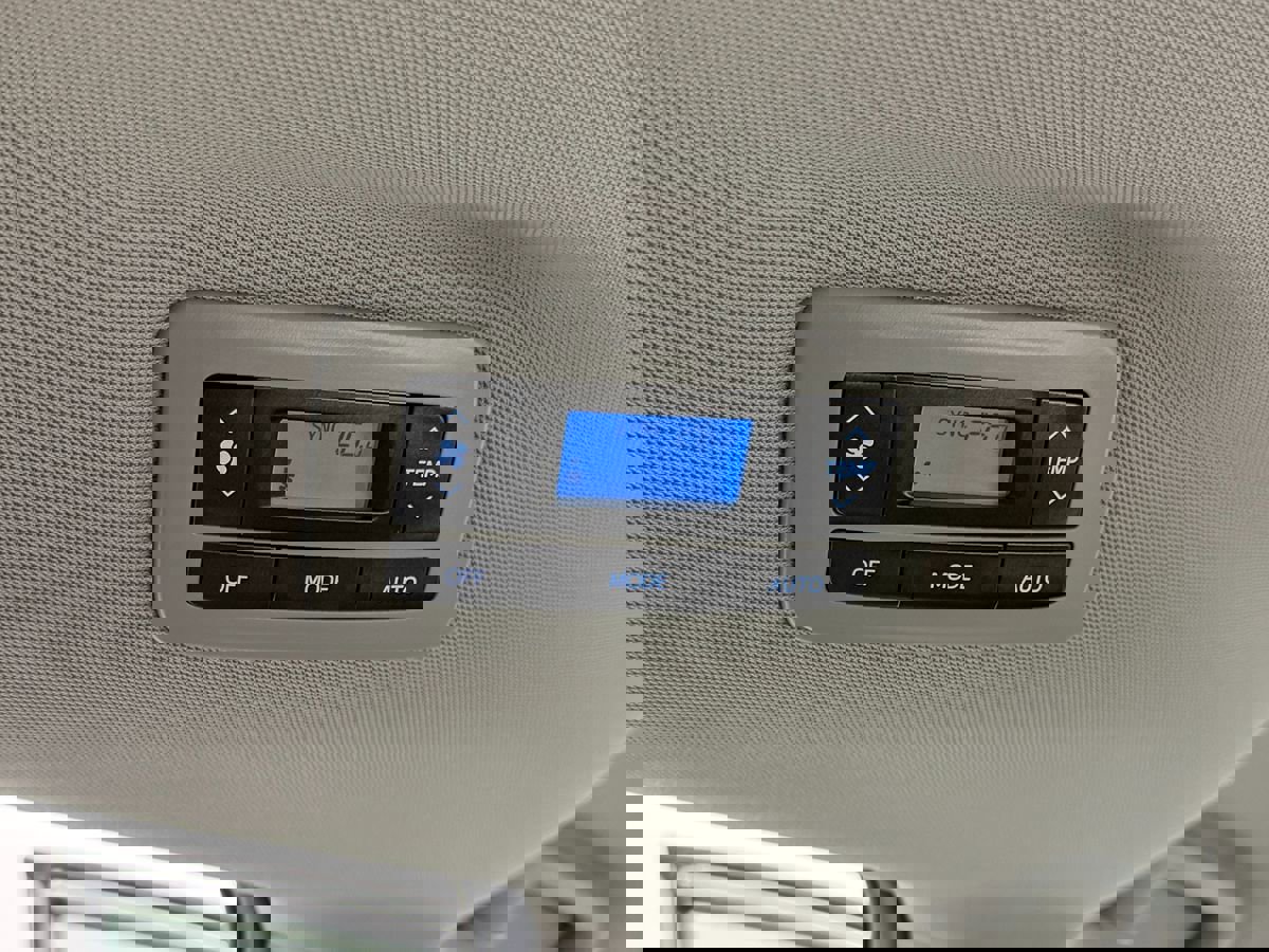 Used 2020 Toyota Sienna SE image 24