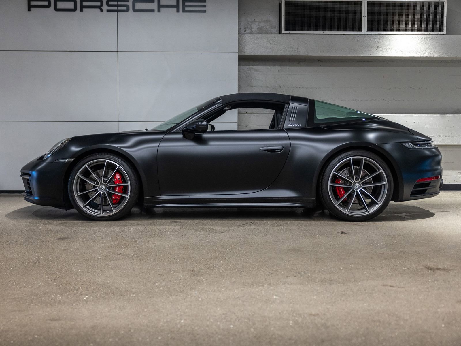Certified 2024 Porsche 911 Targa 4S w/ Premium Package image 2