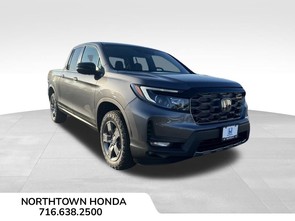 Used 2025 Honda Ridgeline TrailSport image 2