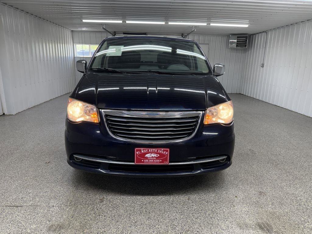 Used 2014 Chrysler Town & Country Touring-L w/ Driver Convenience Group FWD image 2