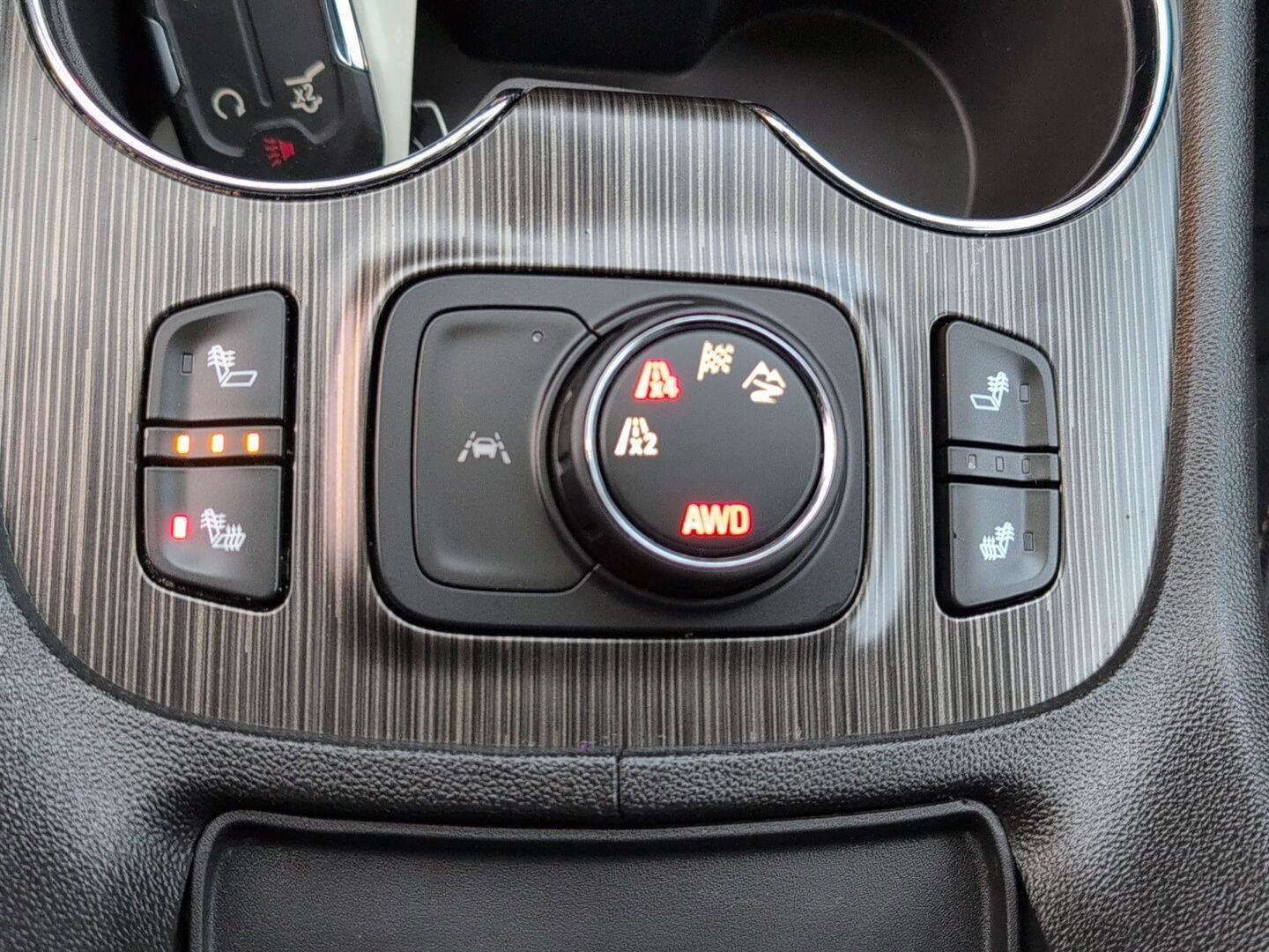 Used 2023 GMC Acadia SLT image 35