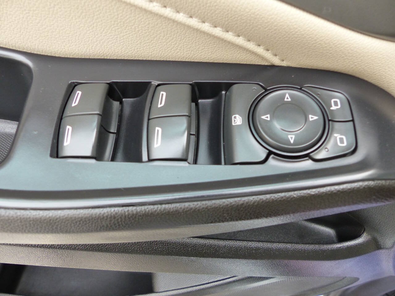 Used 2022 Chevrolet Traverse LS AWD/4WD image 19