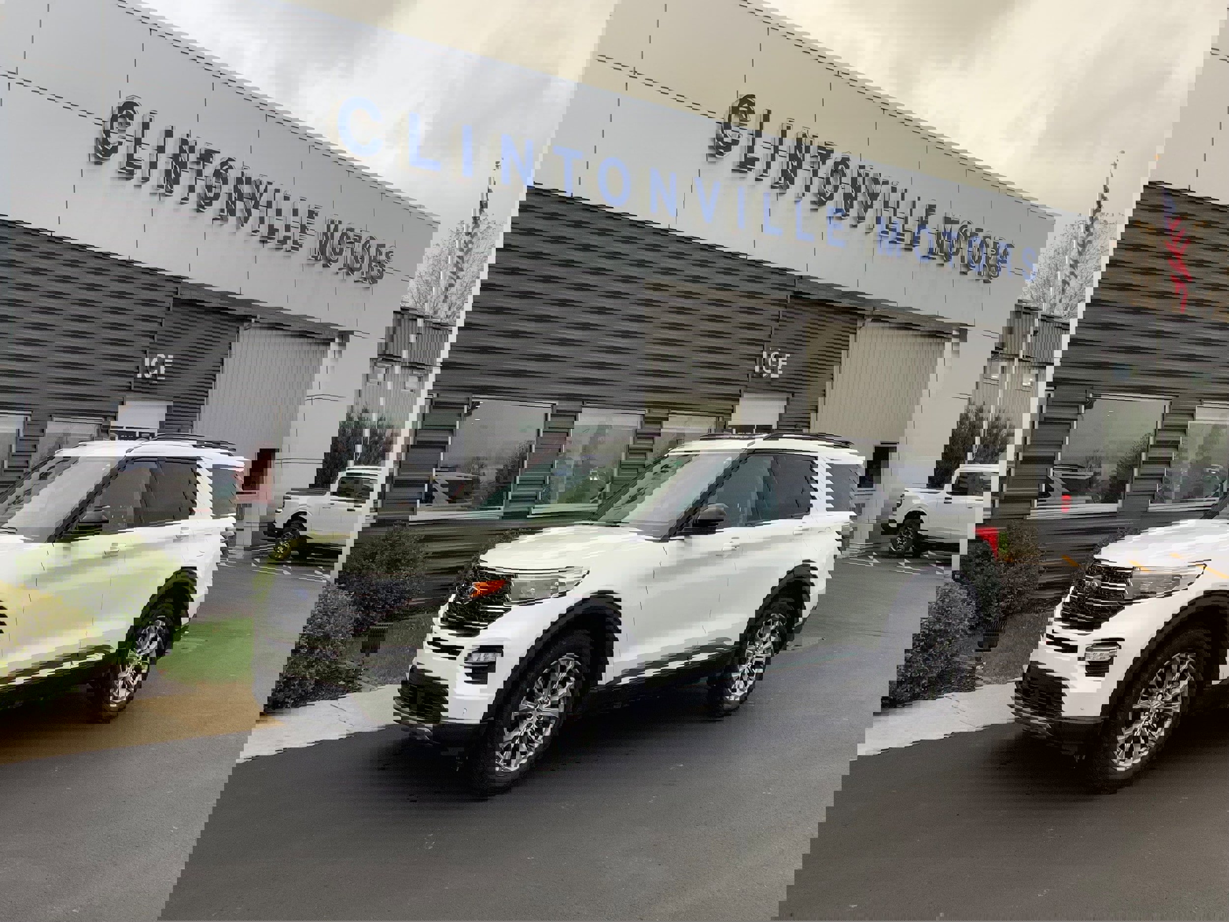 Used 2023 Ford Explorer XLT w/ Equipment Group 202A image 1