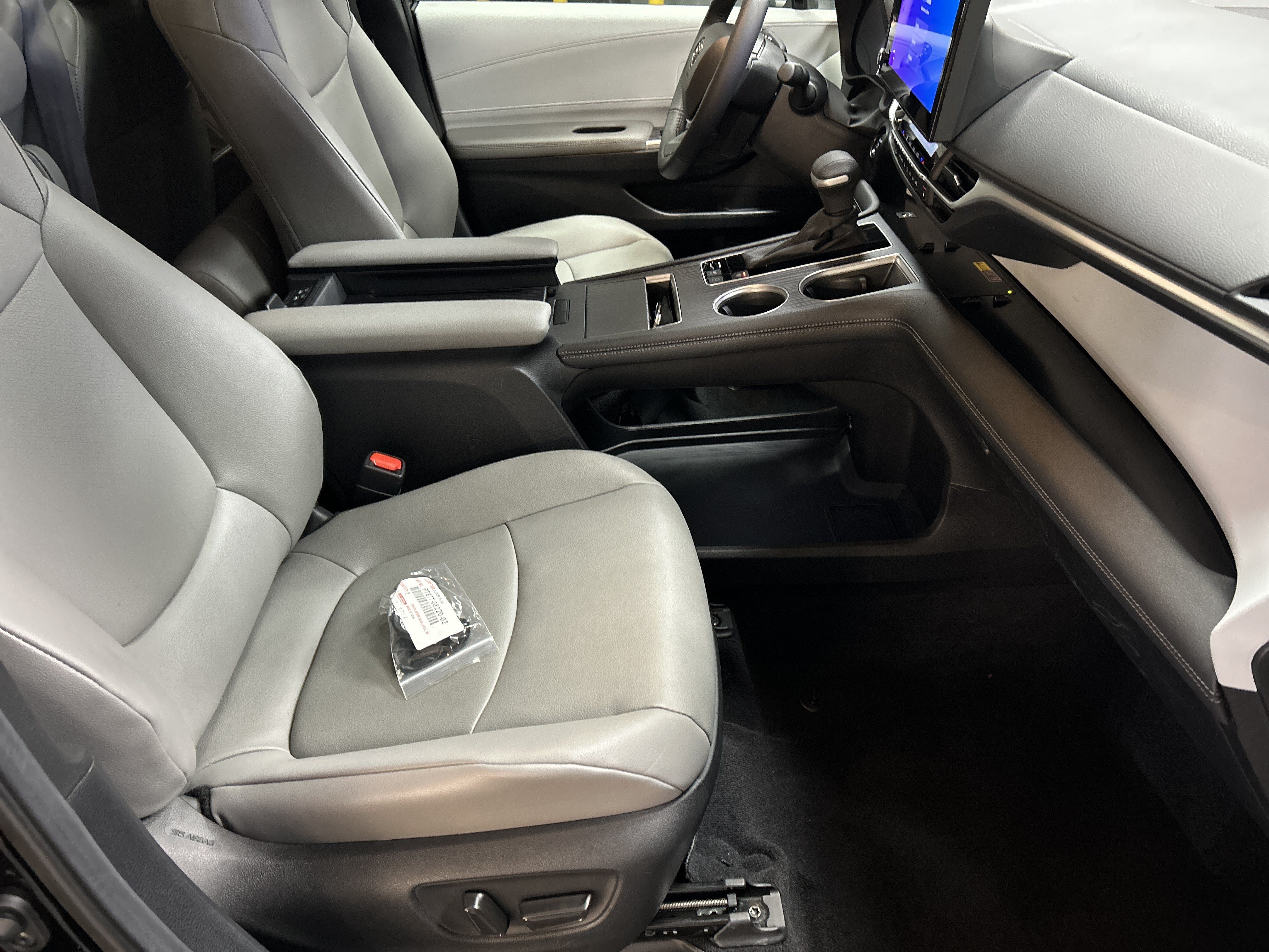 Certified 2025 Toyota Sienna XLE FWD image 35